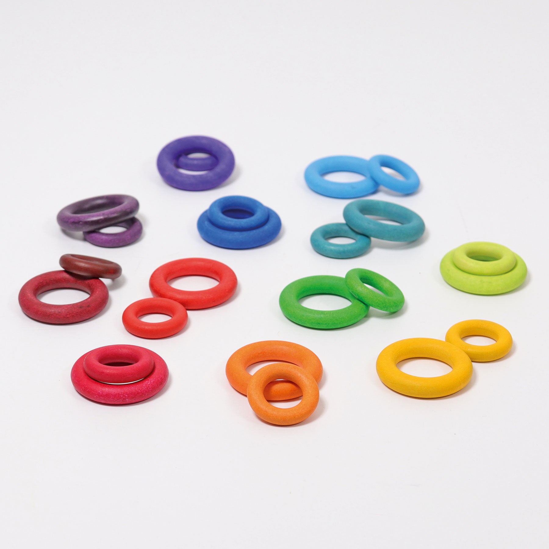 Set 24 inele de construcție din lemn colorate, Building Rings Rainbow – Grimms