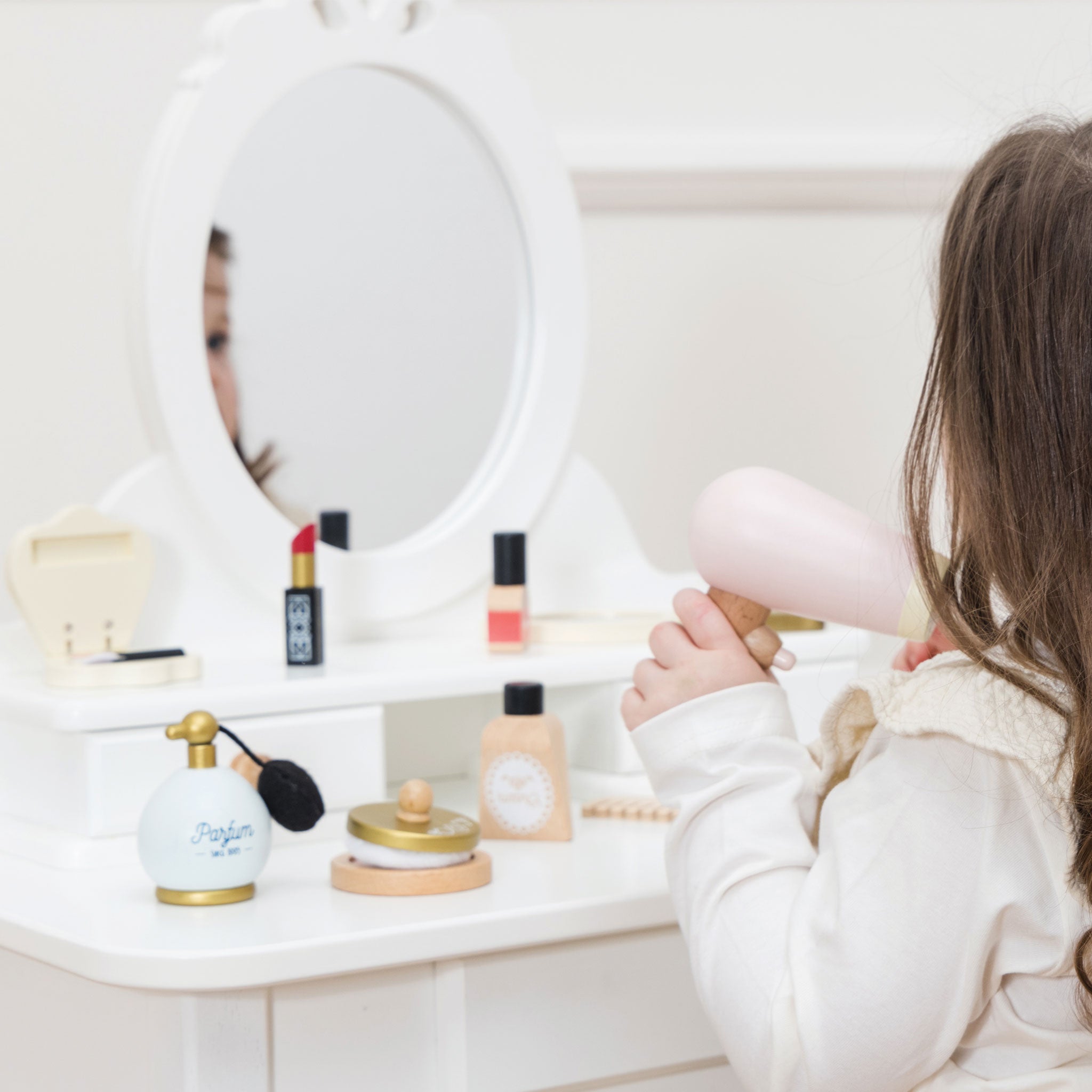 Trusă de înfrumusețare din lemn, set 9 piese cu săculeț – Le Toy Van