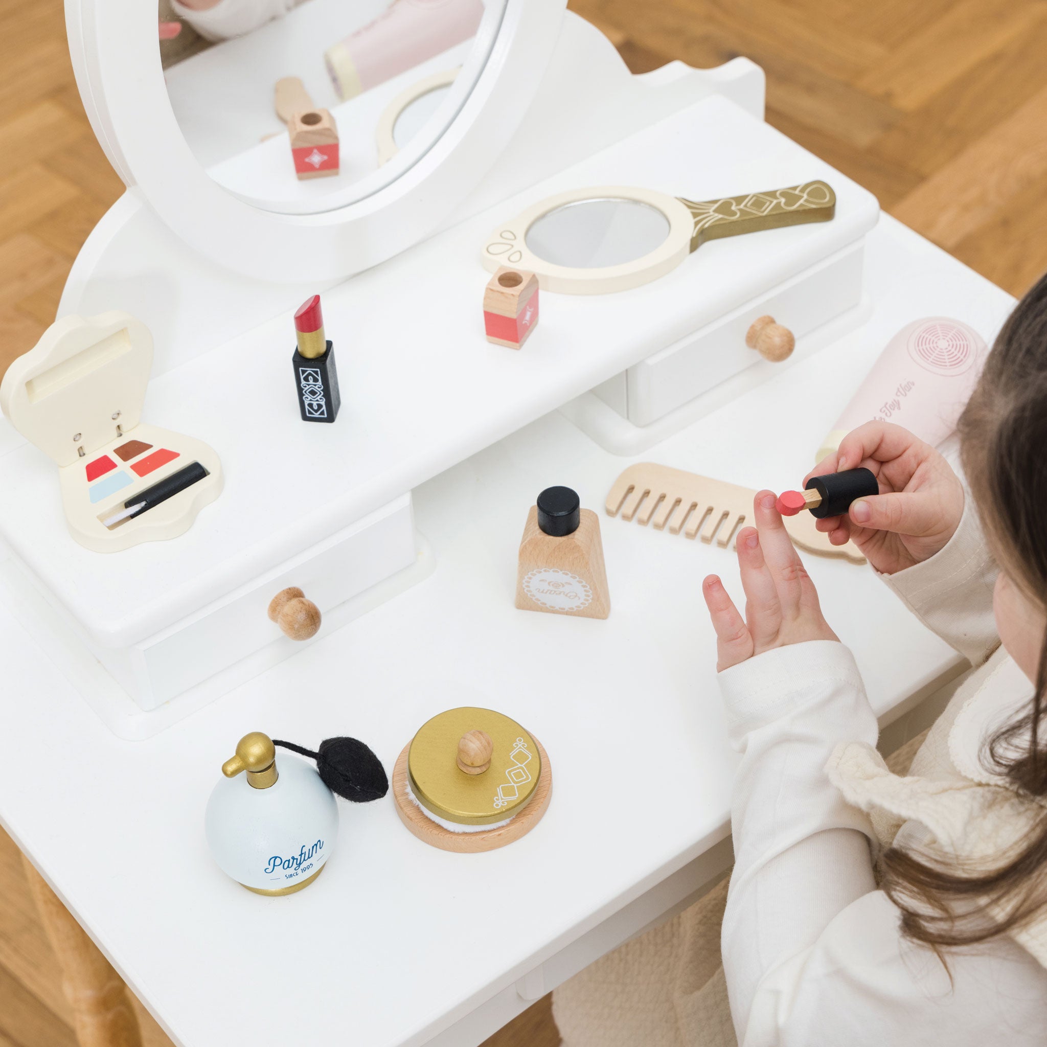 Trusă de înfrumusețare din lemn, set 9 piese cu săculeț – Le Toy Van