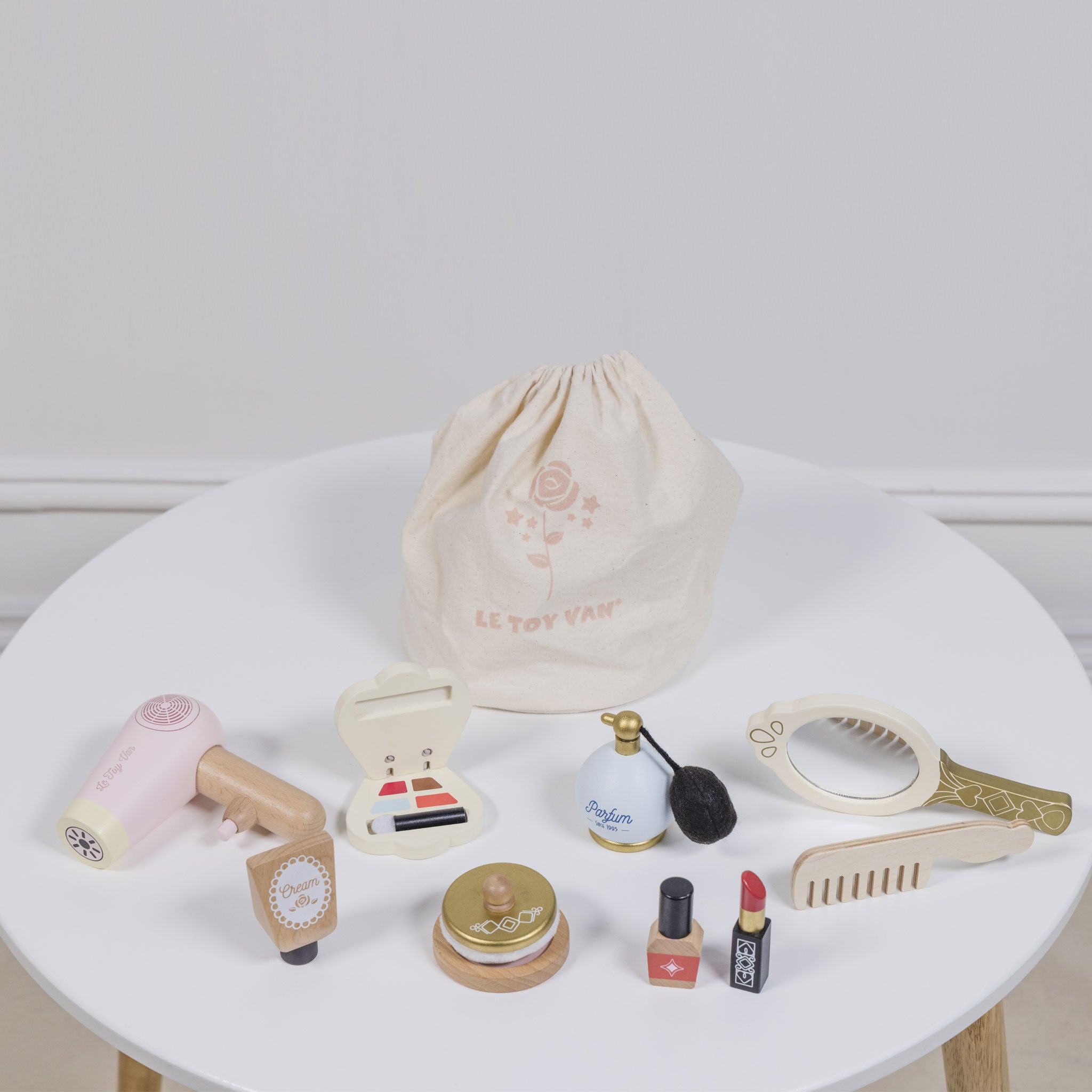 Trusă de înfrumusețare din lemn, set 9 piese cu săculeț – Le Toy Van