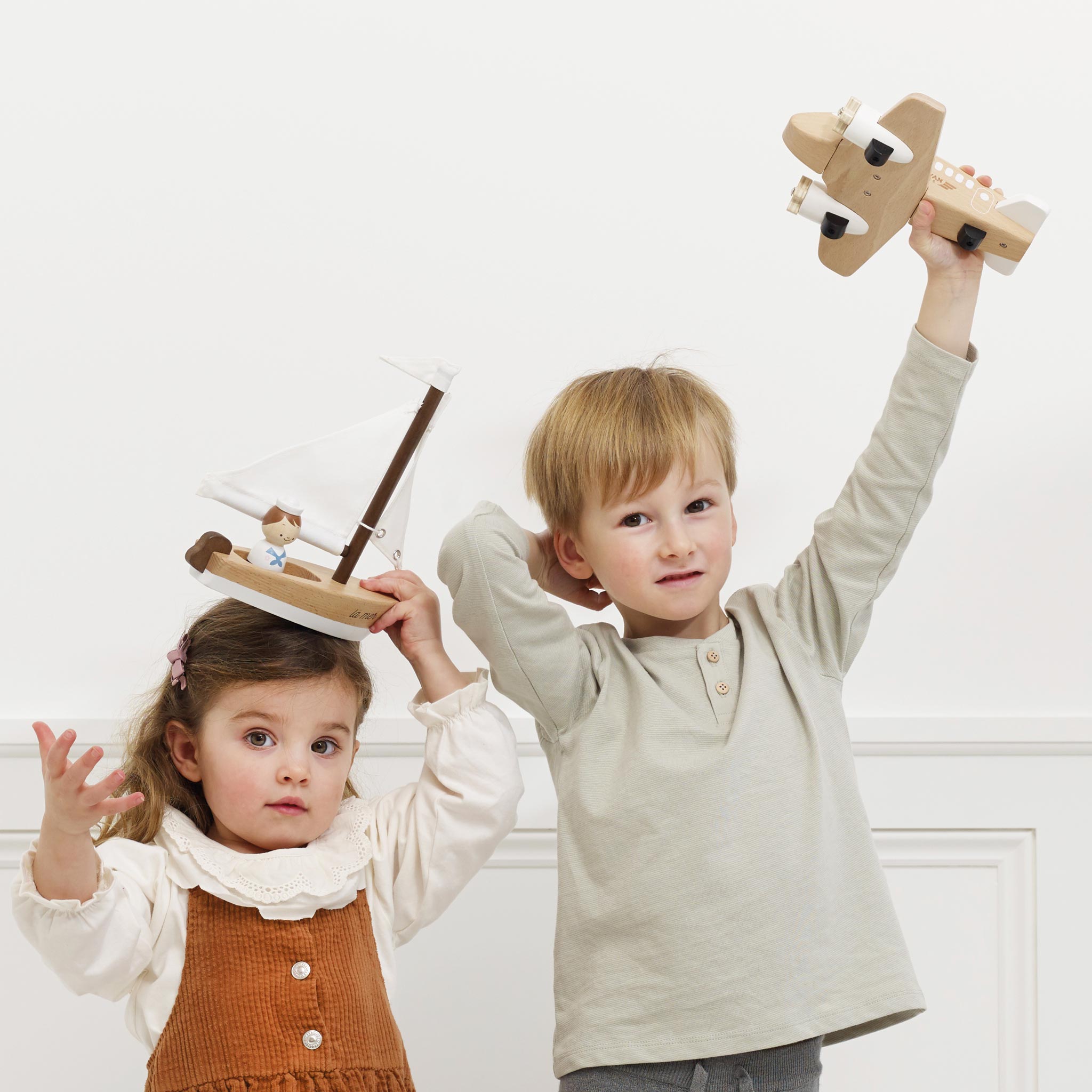 Avion din lemn cu elice rotativă – Le Toy Van